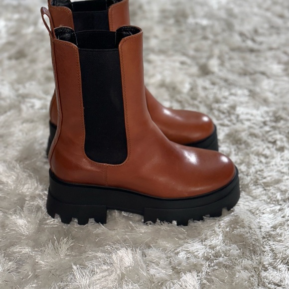 Brown with black accents, brand new Women’s Gianni Bini combat boots size 8.5 - Picture 3 of 3